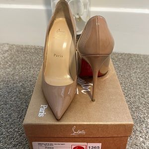 Christian louboutin Décolleté Patent leather shoes. Only worn once!!